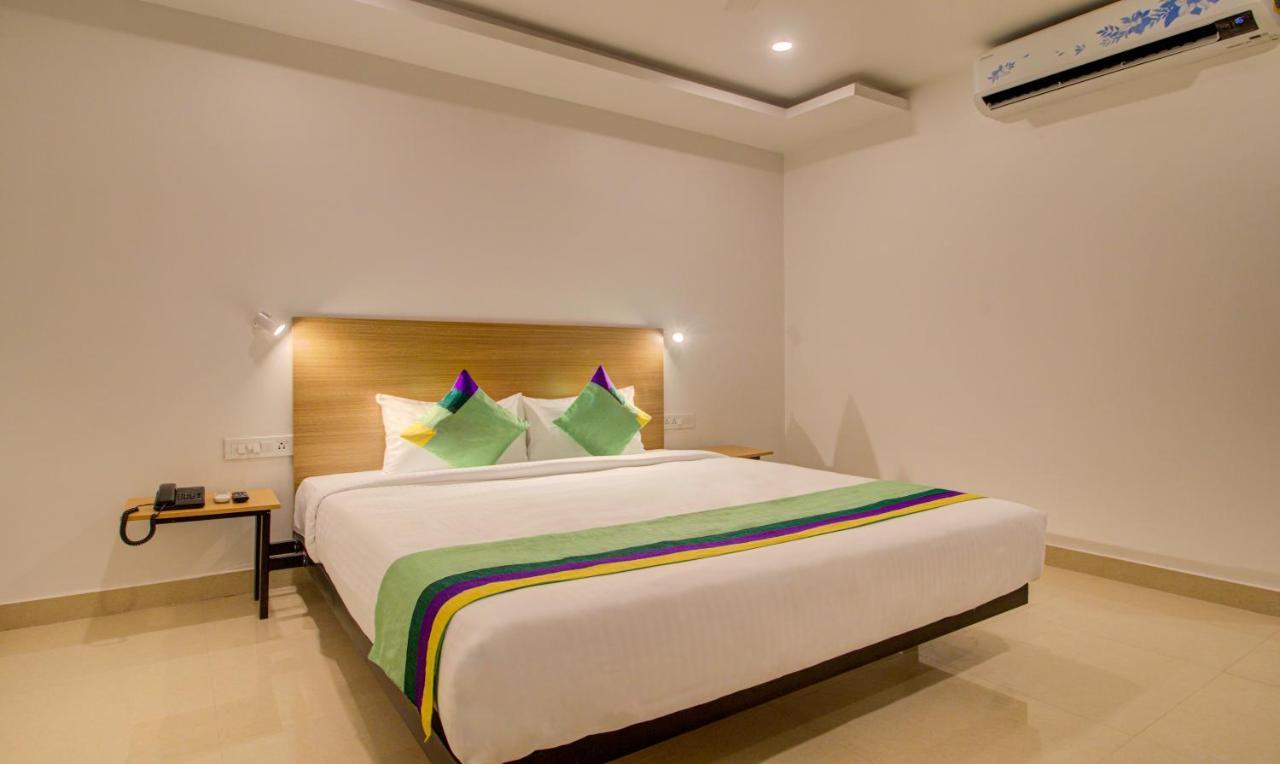 Treebo De Alphabet Kondapur Hotell Hyderabad Exteriör bild