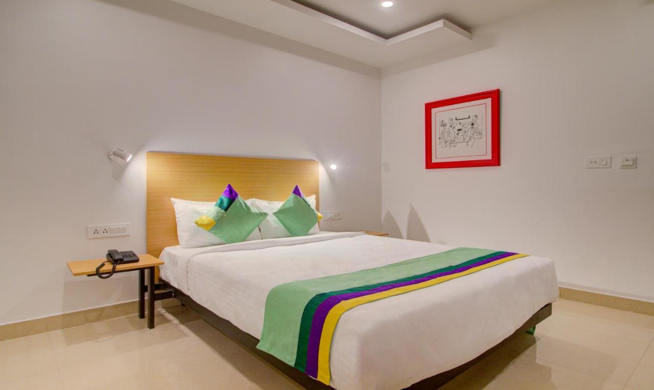 Treebo De Alphabet Kondapur Hotell Hyderabad Exteriör bild